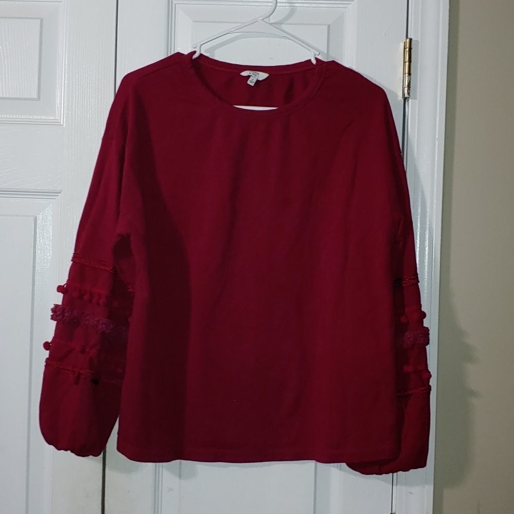 Crown and Ivy maroon embellished sleeve top  Sz S EUC
